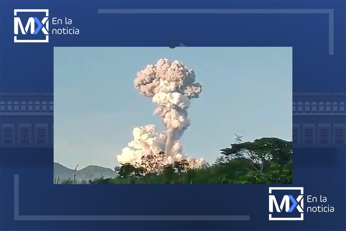 Entra en actividad volcán de Costa Rica, genera una columna de humo