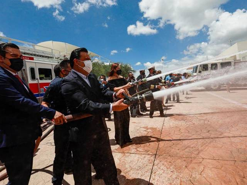 Rinden homenaje a mujeres y hombres bomberos en Querétaro