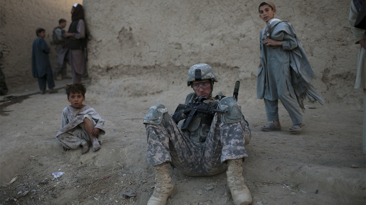 Ciudadanos estadounidenses serán sacados de Afganistán, asegura la Casa Blanca