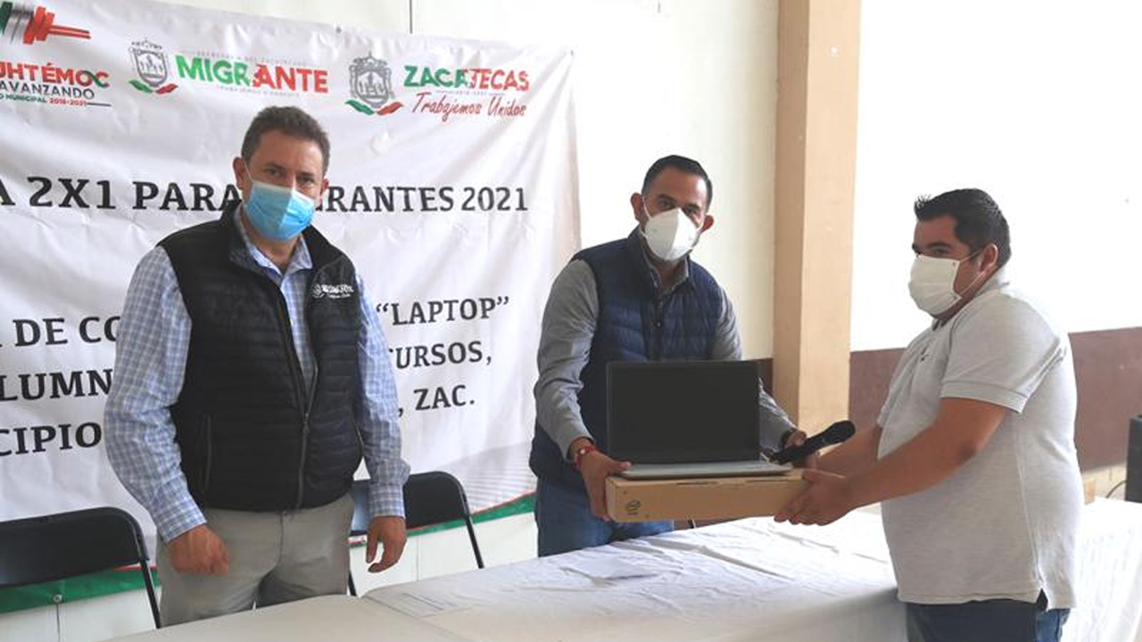 Reciben estudiantes de Cuauhtémoc, Zacatecas 201 equipos de cómputo