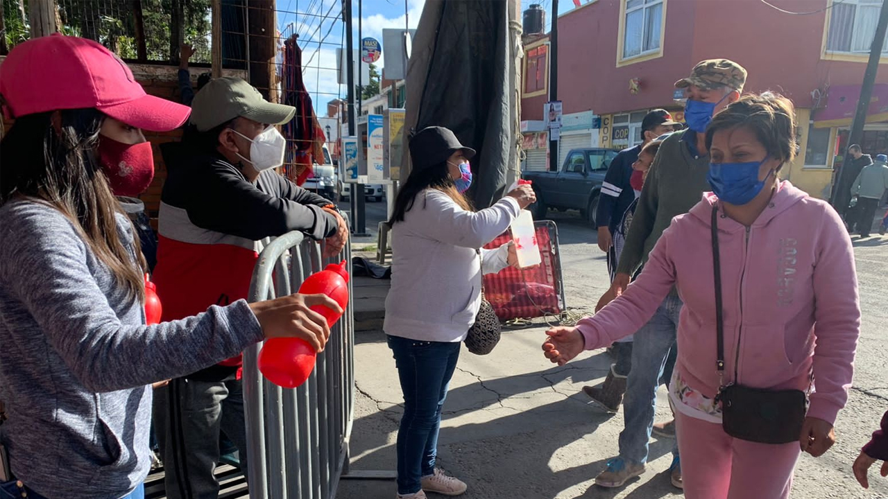 Coloca Ayuntamiento de Tlaxcala filtros sanitarios en mercado y tianguis