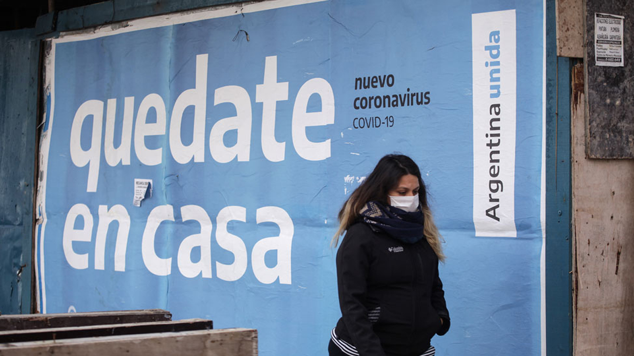 Se libra Argentina del uso de cubrebocas obligatorio al aire libre, a partir del 1 de octubre
