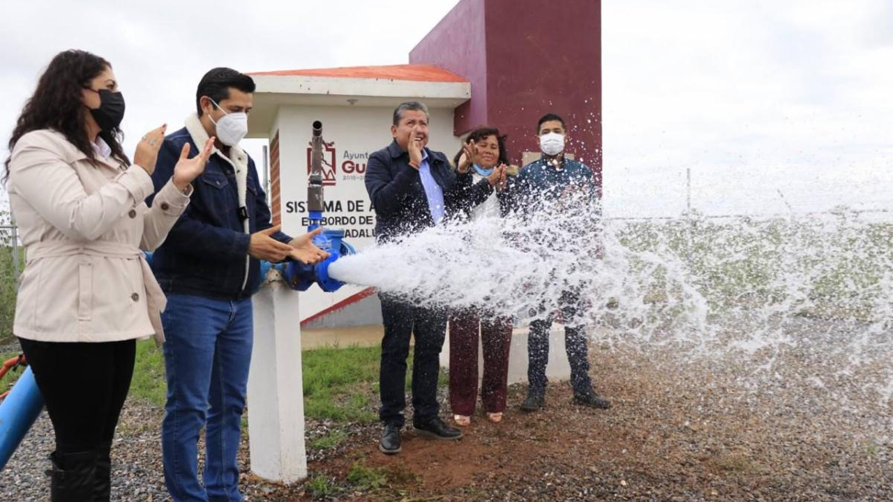 Inaugura Gobernador David Monreal y Alcalde Julio Chávez sistema de agua potable en El Bordo de Buenaventura