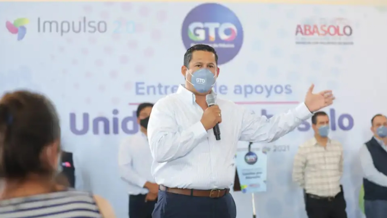 Entrega Gobernador de Guanajuato apoyos a damnificados de Abasolo