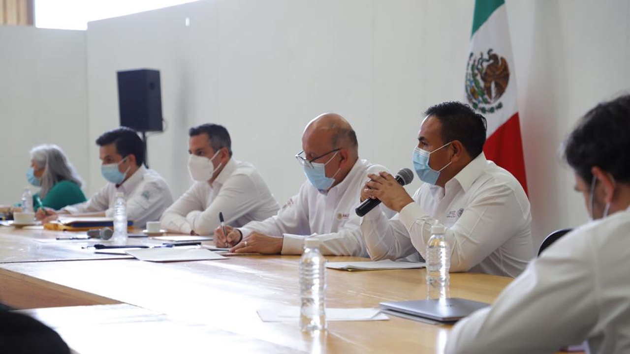 Gobernador de Oaxaca y funcionarios del Gobierno Federal se reúnen para ordenar el sector salud del estado