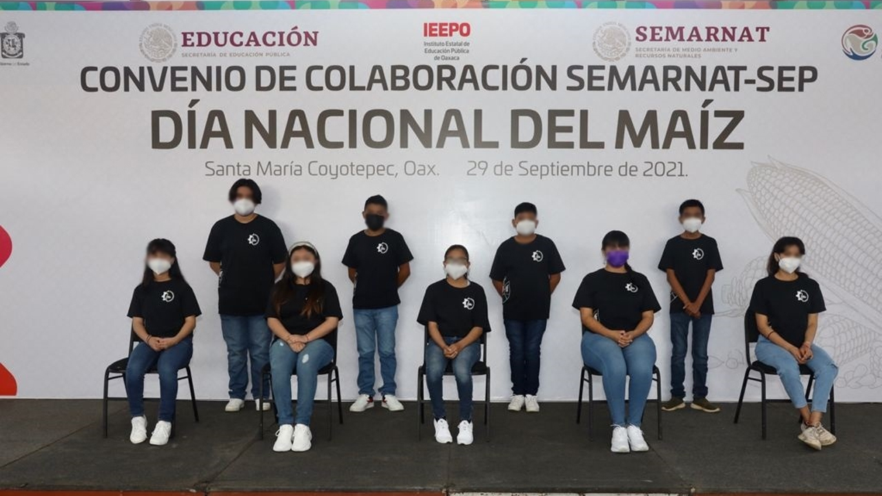 IEEPO y estudiantes de secundaria se suman a conmemoración del Día Nacional del Maíz en Oaxaca