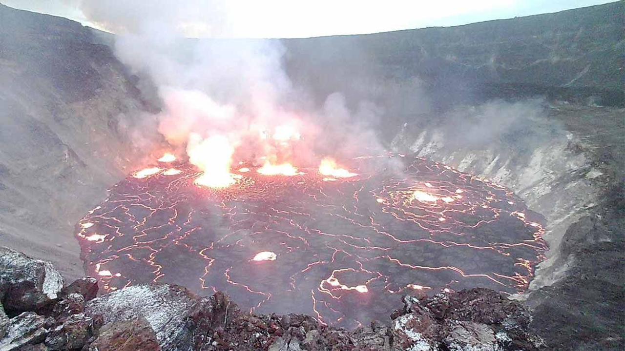 Emiten alerta roja por nueva erupción del volcán Kilauea en Hawai