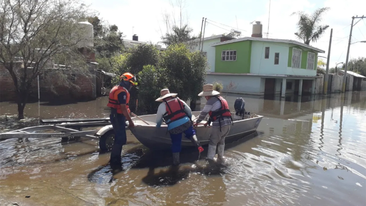 Continúan acciones de apoyo a la población en zonas afectadas por inundaciones en Guanajuato