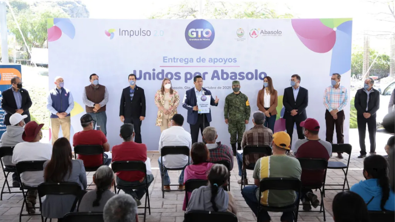 Entregan apoyos a familias afectadas por las inundaciones en Abasolo, Guanajuato