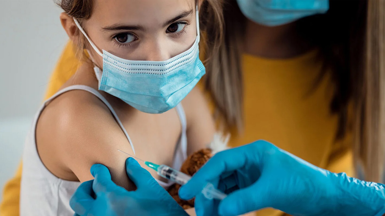 Autoriza FDA en EU vacuna Pfizer para niños de 5 a 11 años