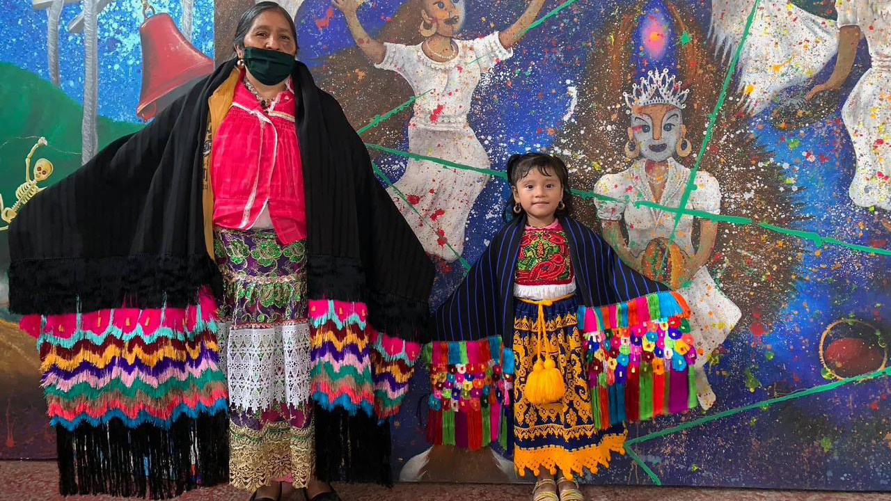 Los rebozos de Feliciana Hernández son diseños llenos de color, alegría y orgullo purépecha