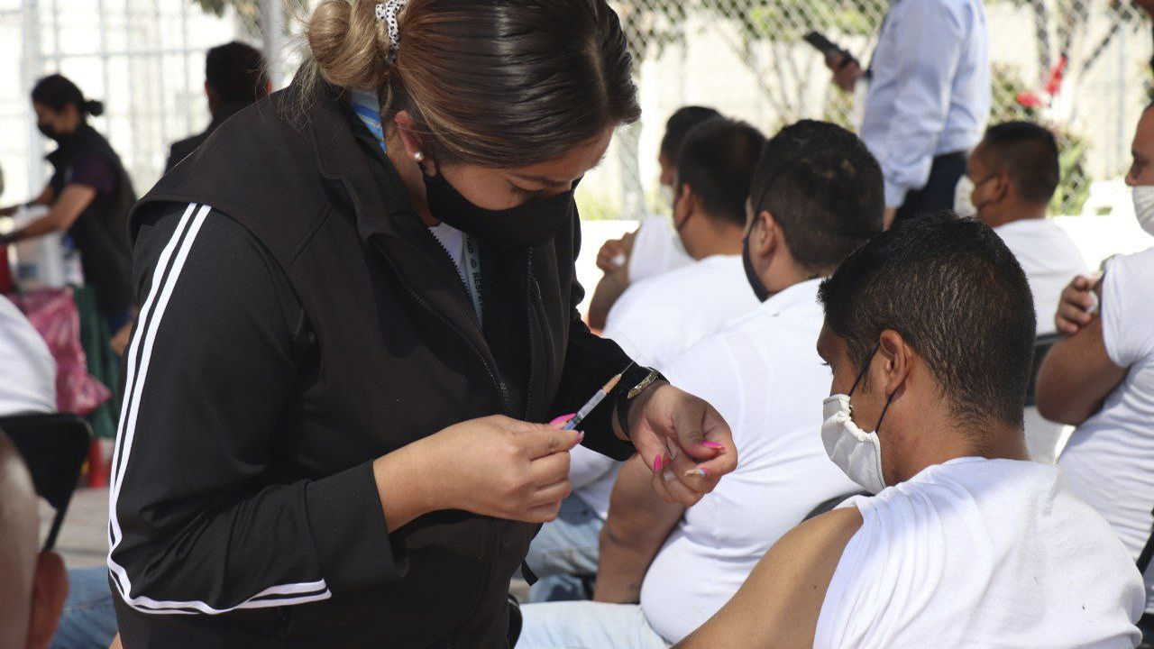 Concluye vacunación contra COVID-19 en centros penitenciarios del estado de Querétaro