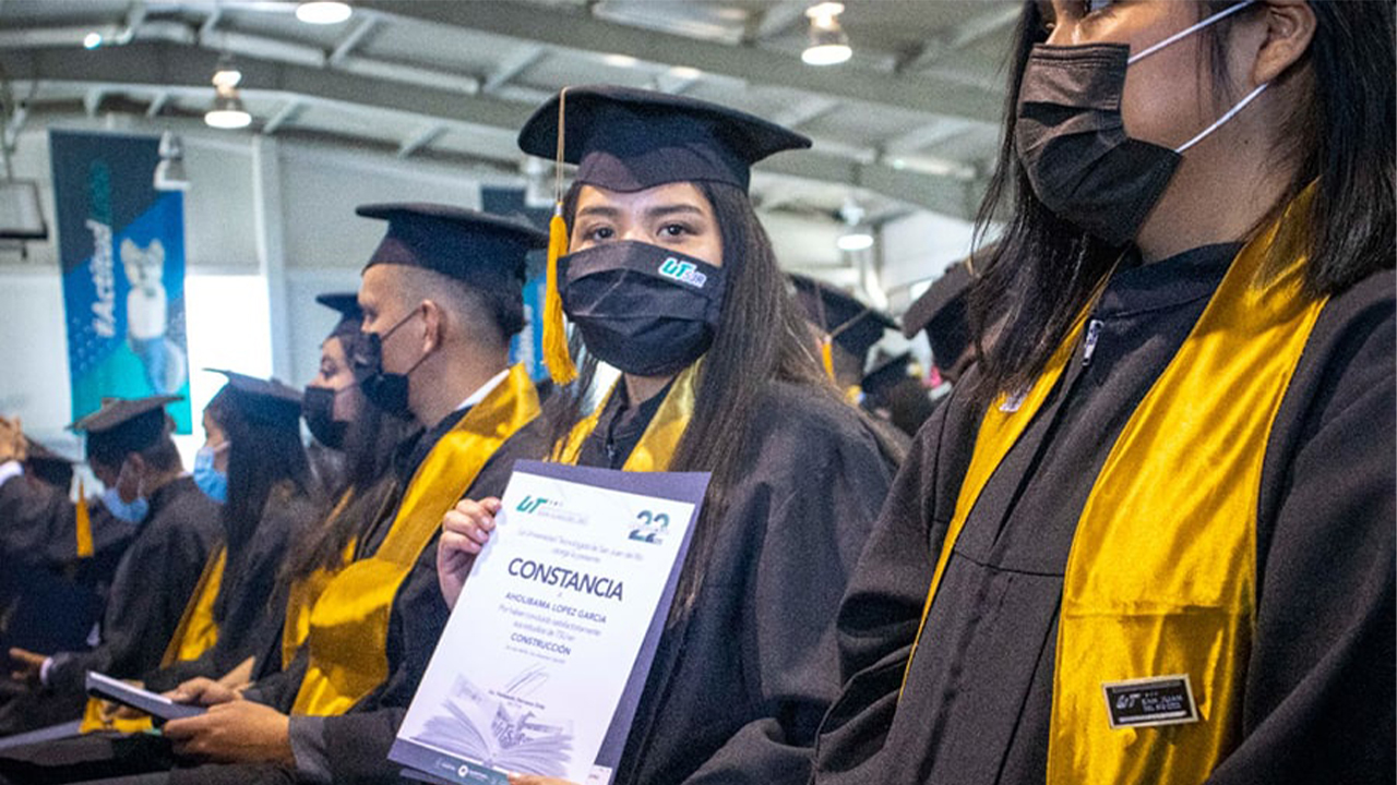 Se gradúan Técnicos Superiores Universitarios de la UTSJR