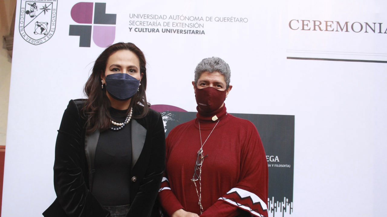 Asiste Secretaria de Educación a entrega de premios de la UAQ