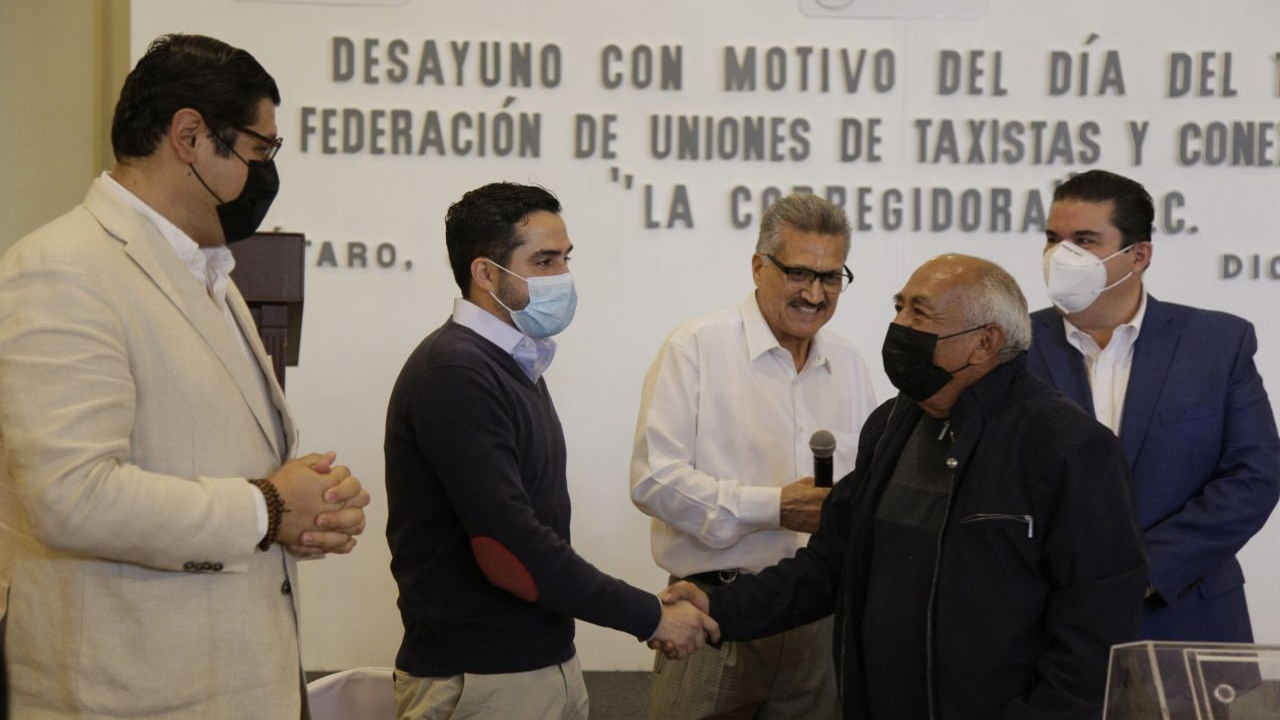 Encabeza titular de SEDESOQ conmemoración del Día del Taxista