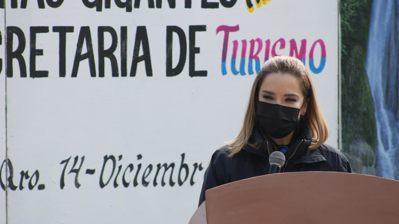 Entrega SECTUR letras monumentales en Maravillas, San Joaquín