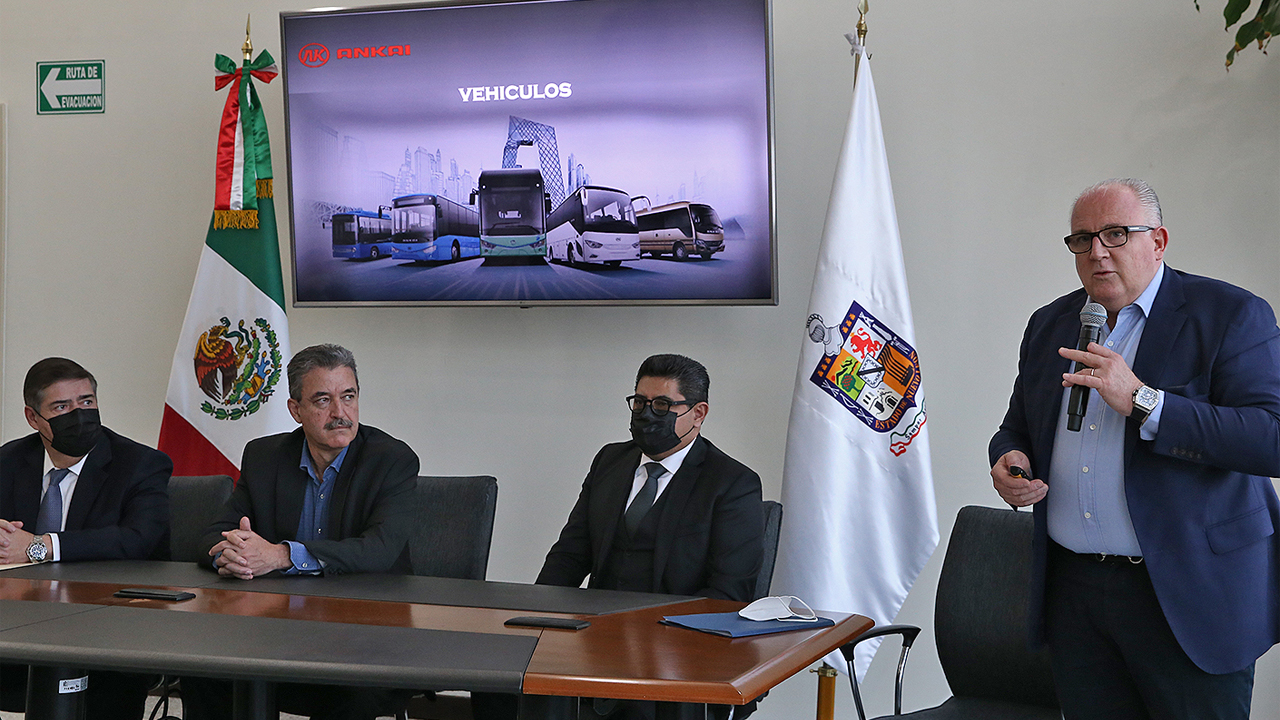 Presentan autobuses que se arrendarán en Nuevo León para el transporte público