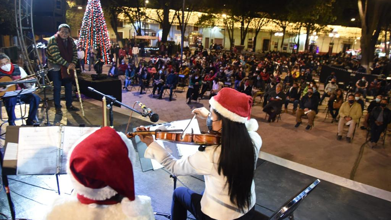 Júbilo en Tlaxcala Capital al iniciar el Festival Navideño