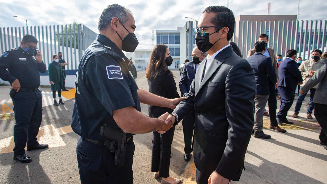 Reconocen trayectoria de las y los policías de Corregidora