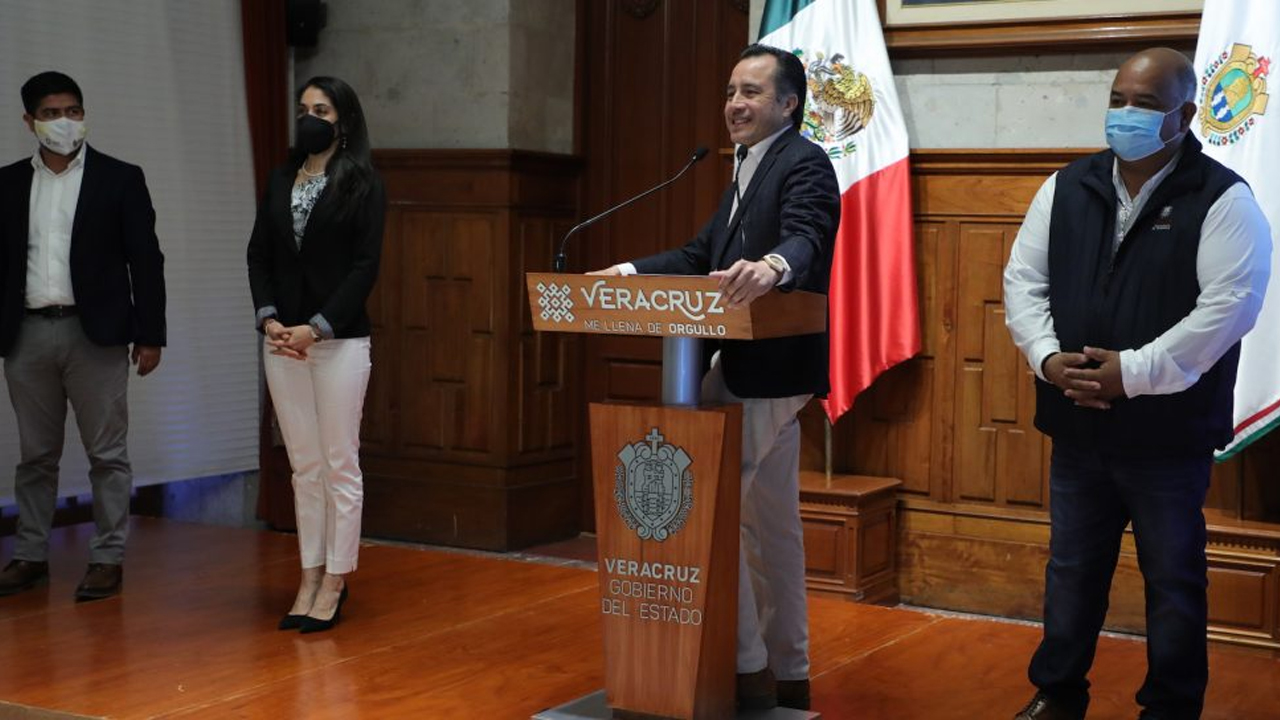 Mucha salud en 2022 desea el Gobernador a los veracruzanos; anuncia vacunación anti-COVID para enero