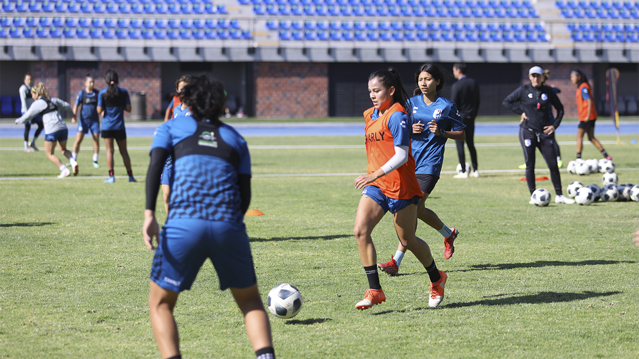 Gallos Femenil ya entrena en su nueva casa, el Estadio Olímpico Querétaro