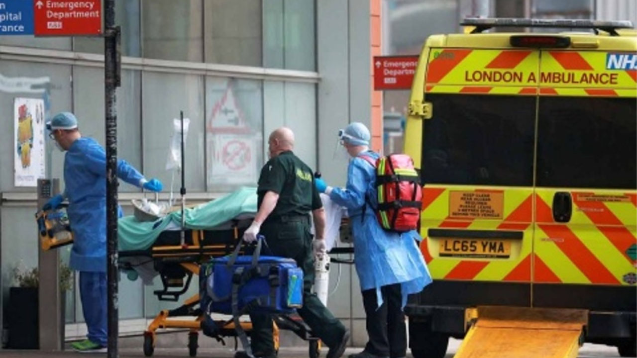 Despliegan a militares en Londres tras escasez de personal en hospitales por Covid-19