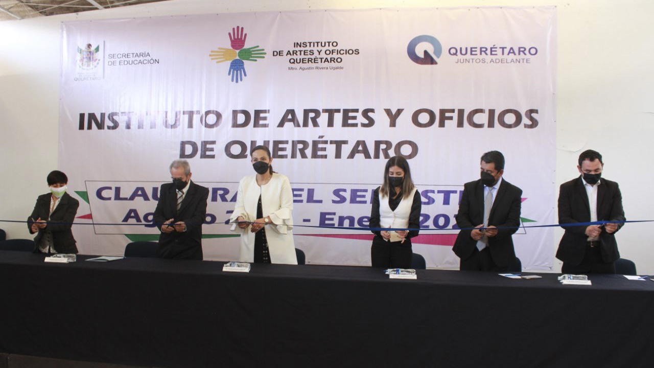 Clausura SEDEQ cursos e inaugura exposición de trabajos del INAROQ