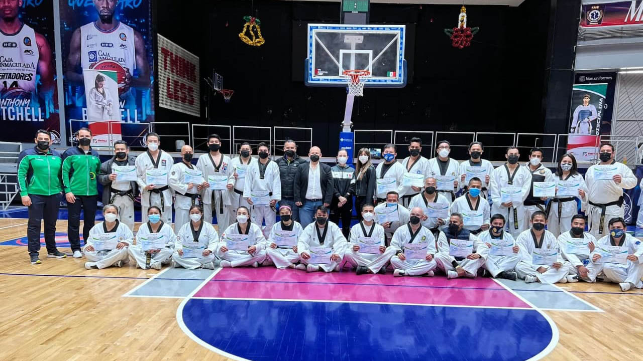 Concluye certificación de entrenadores y jueces de taekwondo en Querétaro