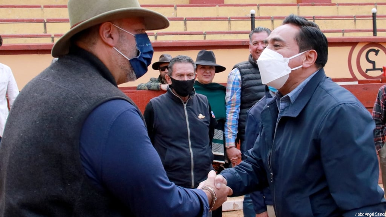 Asiste Jorge Corichi a la lidia de toros del hijo de Carlos Slim en la plaza Jorge Aguilar 'El Ranchero'