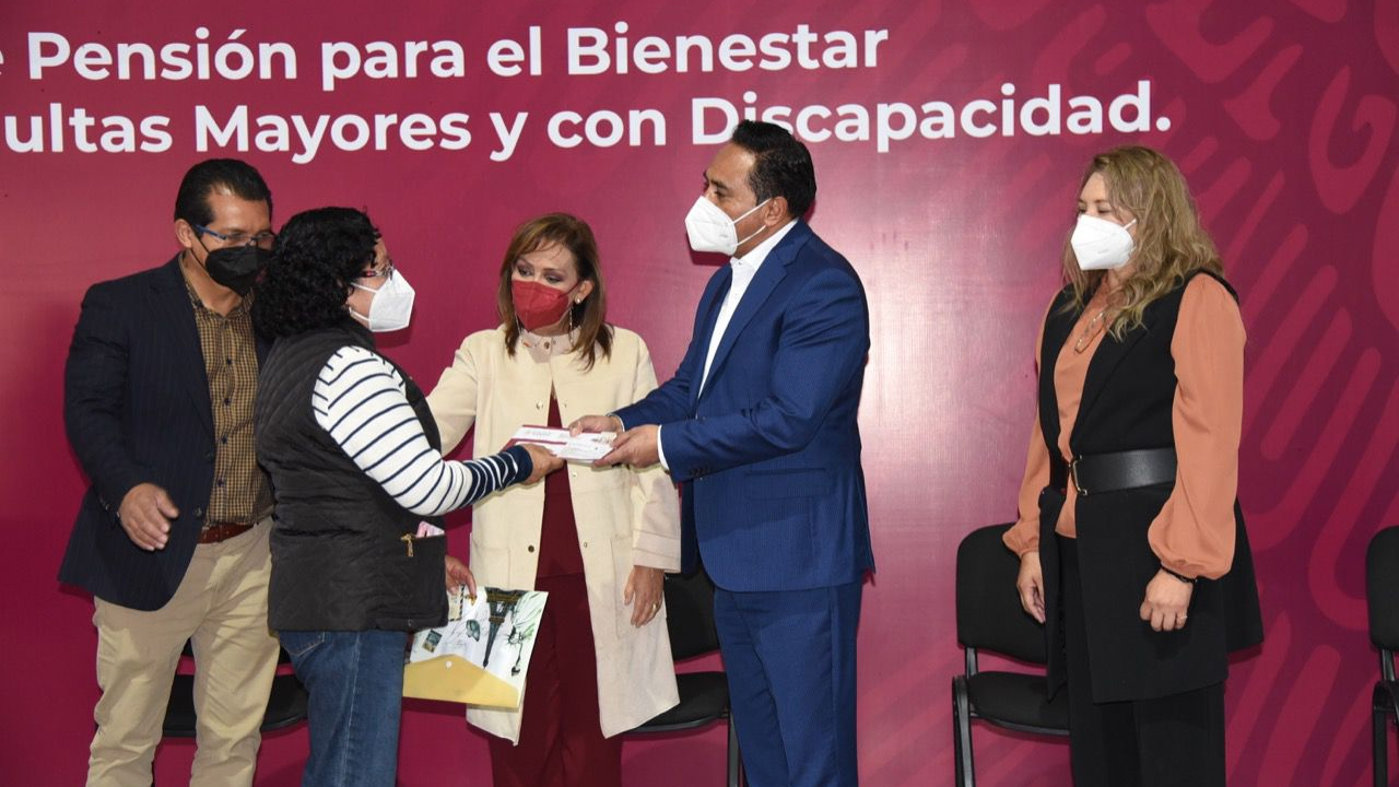 Entregan 674 tarjetas de Pensión para el Bienestar en Tlaxcala Capital