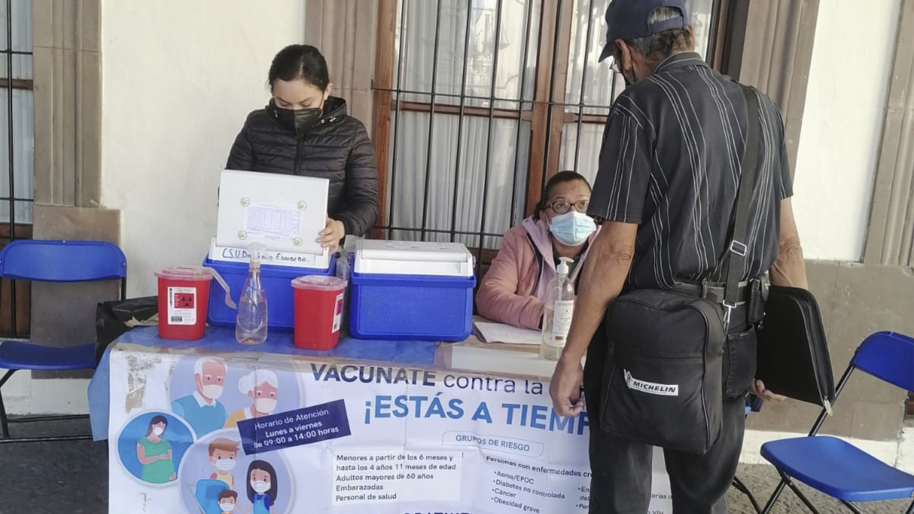 Aplicadas 484 mil 271 dosis de vacuna contra influenza en Querétaro