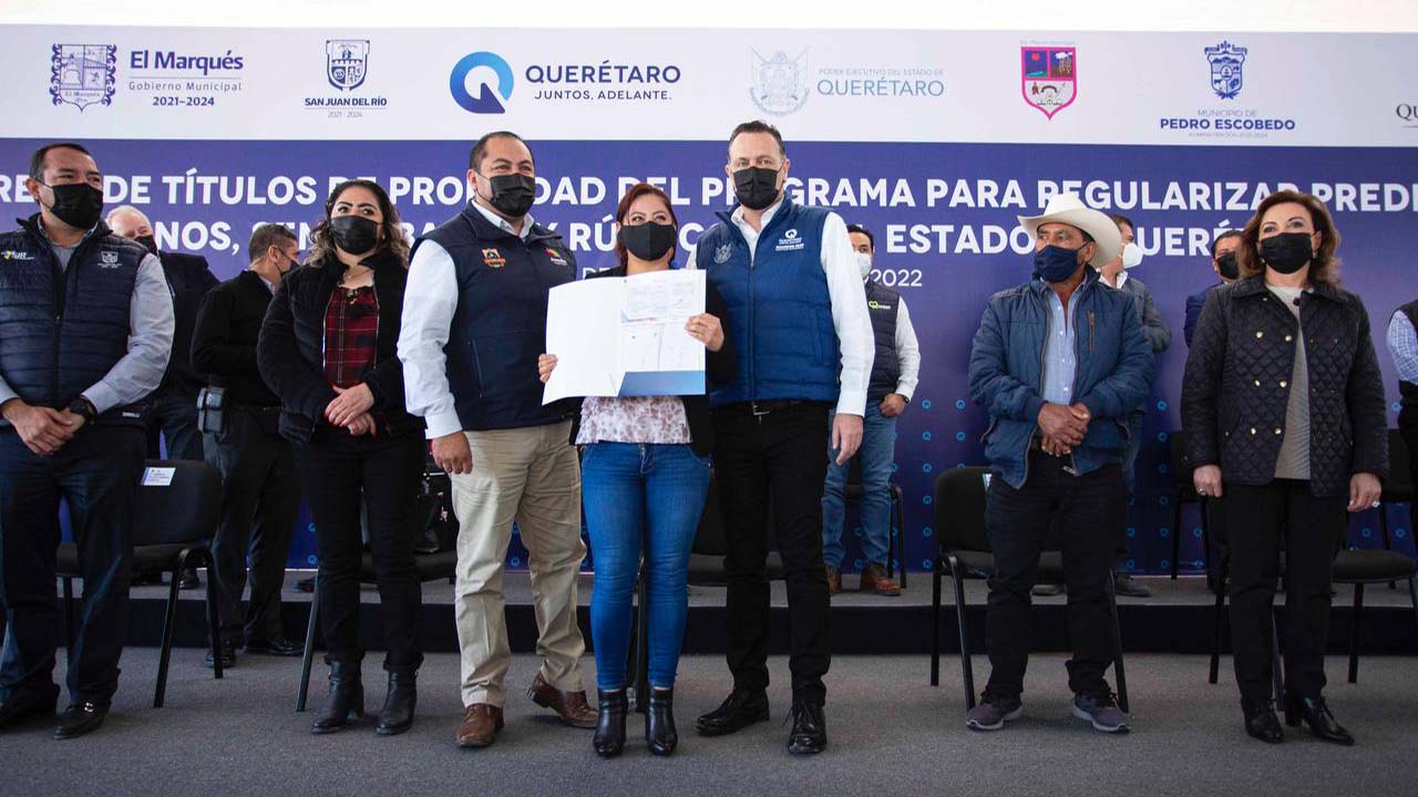 Entrega Gobernador 482 títulos de propiedad a familias queretanas