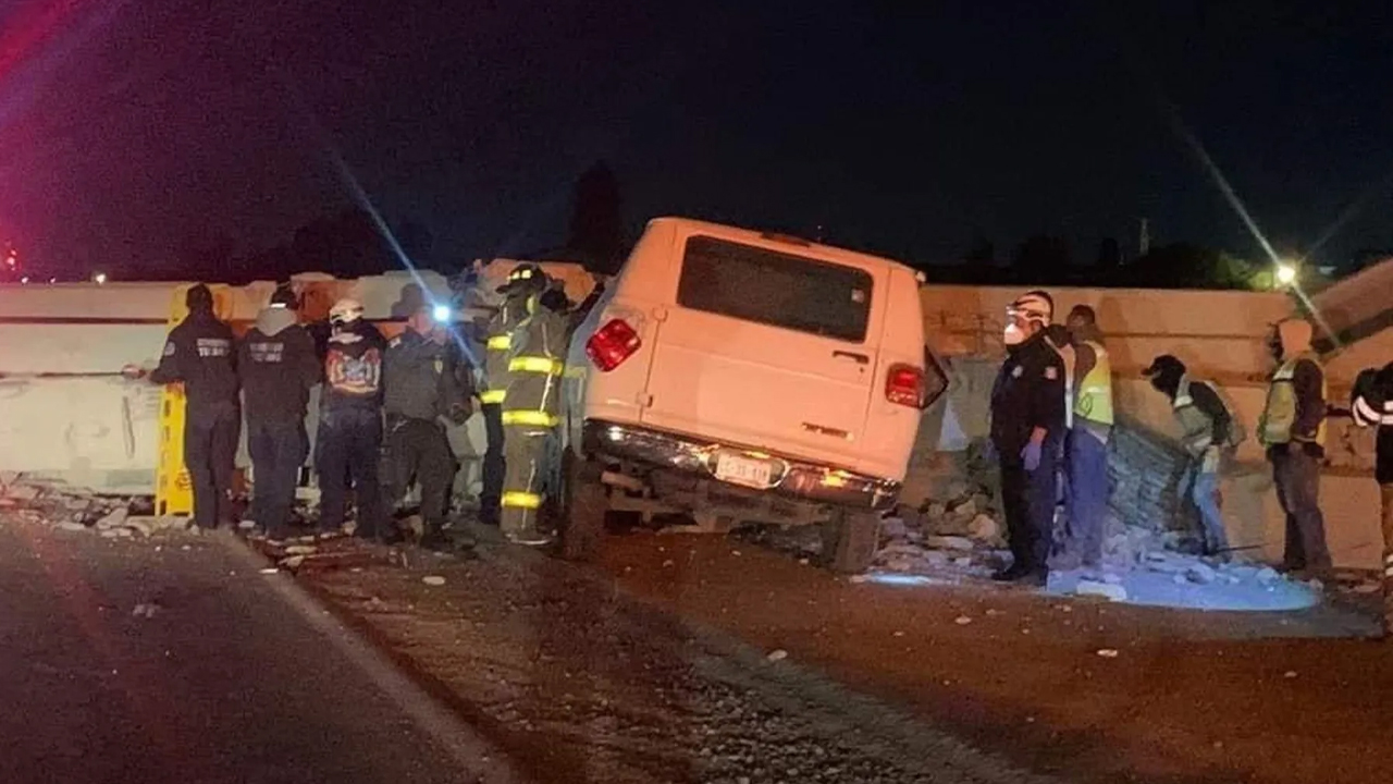 Puente vehicular en la México - Pachuca colapsa; al menos un herido resulto