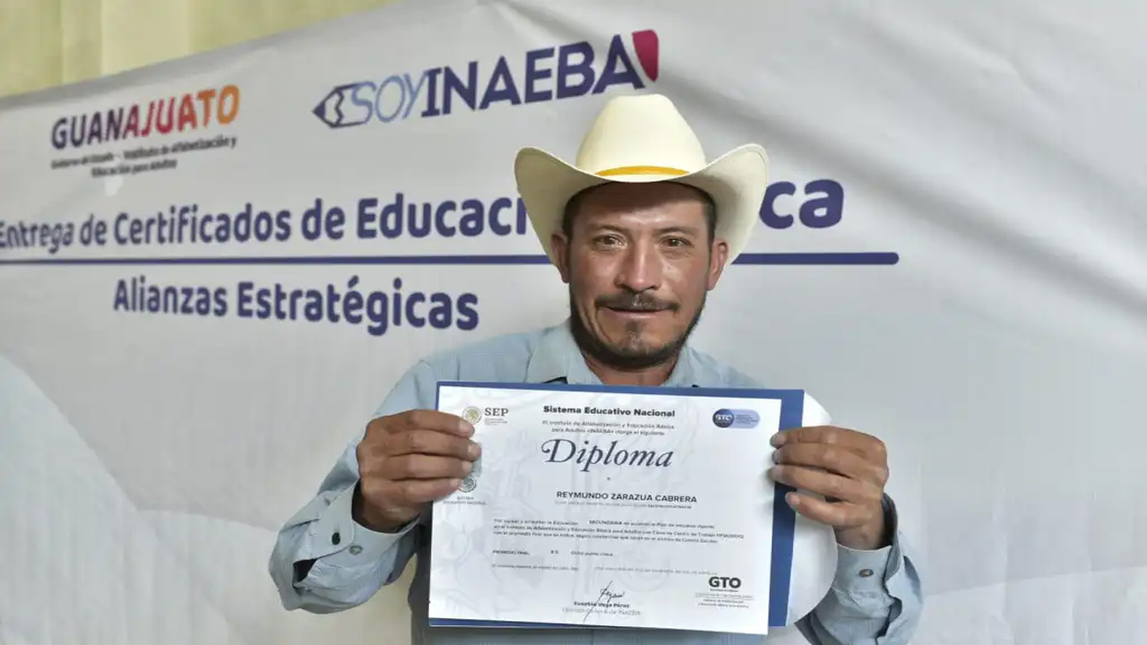 En Guanajuato Certifican habitantes de municipios del noreste su educación básica con INAEBA