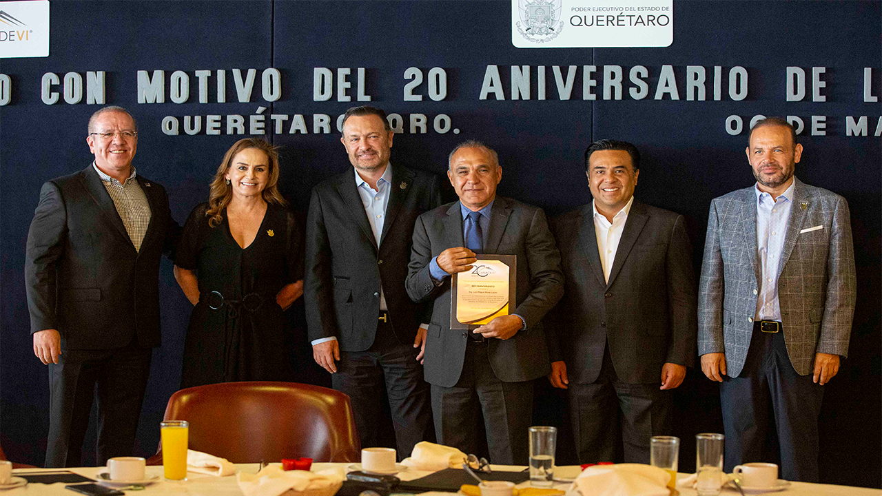 Conmemora Gobernador 20 aniversario de CANADEVI Querétaro