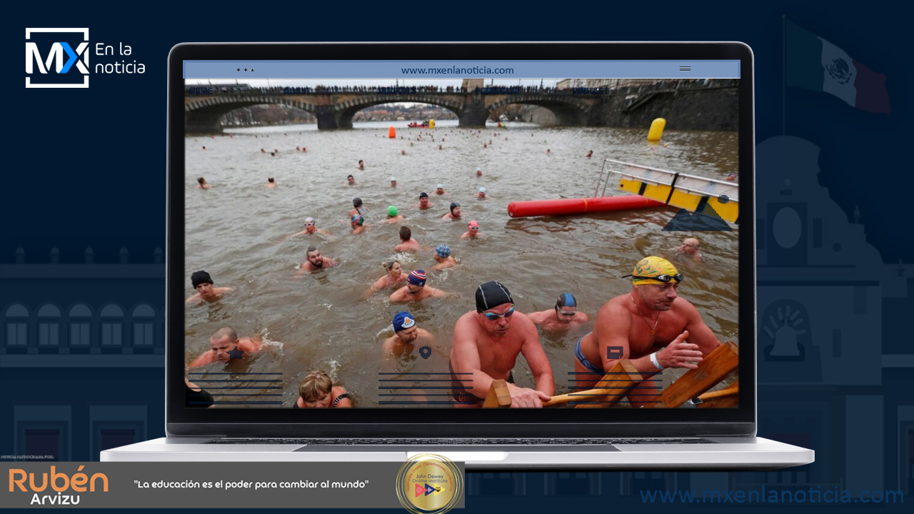 Nadadores compiten en heladas aguas de Praga por el Boxing Day