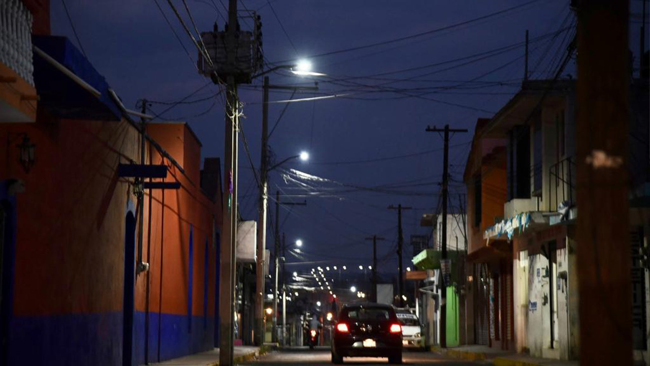 Cambia la vida de habitantes de Tlaxcala Capital con la sustitución de 12 mil luminarias