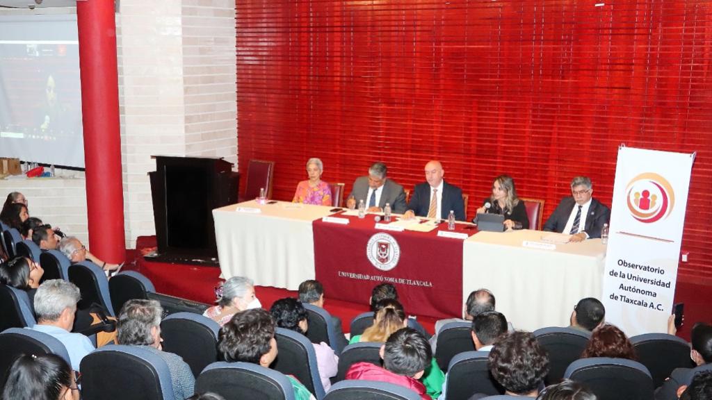 Dialogan en UATx titulares de investigación de cinco universidades del país