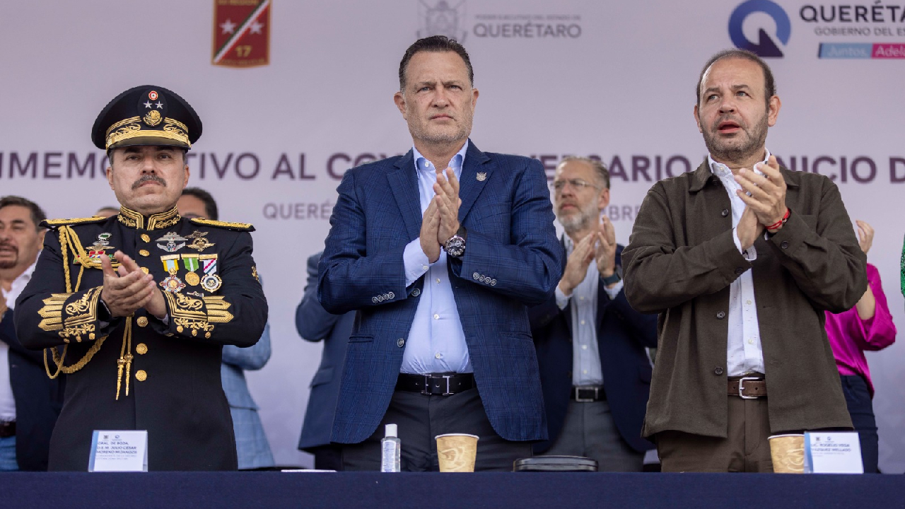 Presencia Mauricio Kuri desfile por el 213 aniversario del inicio de la Independencia de México