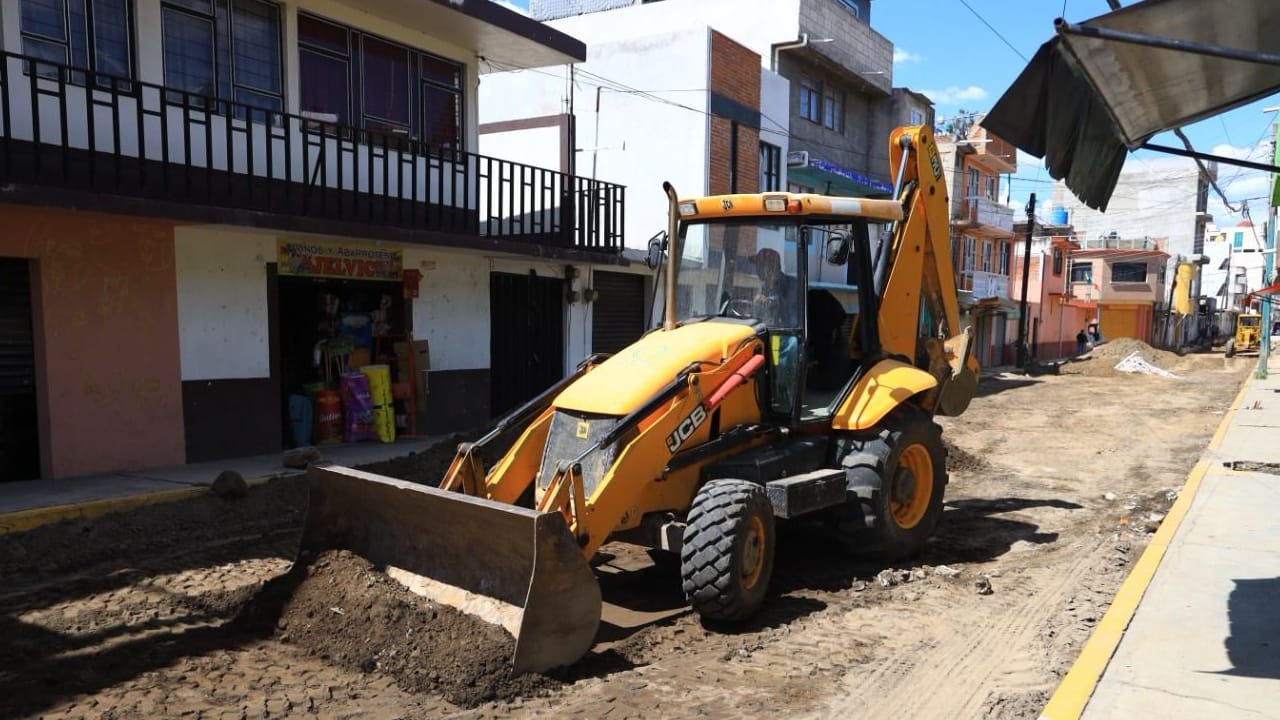 Avanza rehabilitación de la calle Dr. Miguel Hernández en Chiautempan