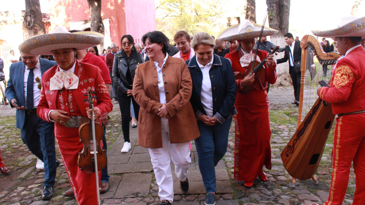 Tlaxcala Capital está de fiesta, celebran a ritmo de mariachi, mañanitas a la Ciudad