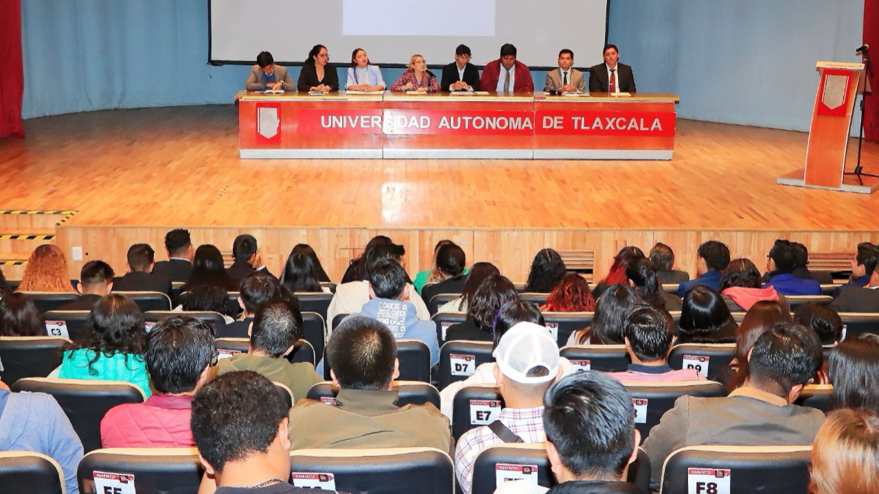 Realizó UATx foro de estudiantes en derecho