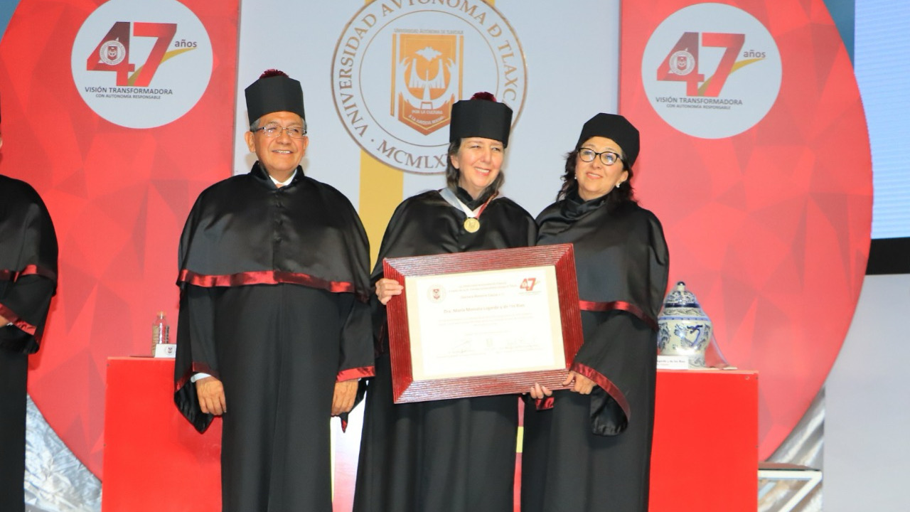 Distingue UATx a Marcela Lagarde con Doctorado Honoris Causa