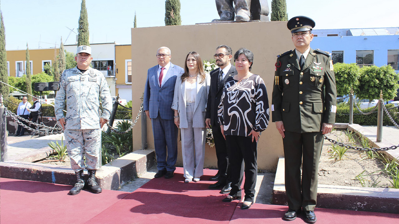 Alcaldesa capitalina acude a ceremonia por natalicio de Benito Juárez