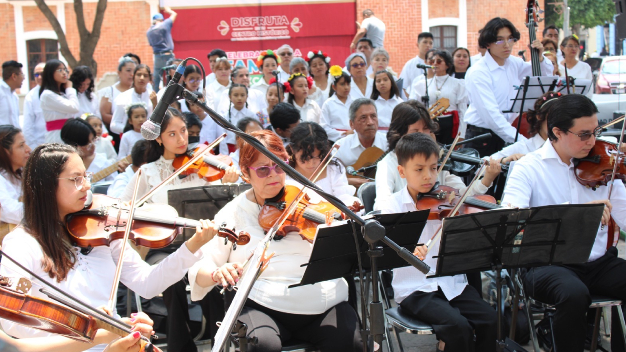 Disfrutan familias capitalinas y turistas del Centro Histórico de Tlaxcala Capital