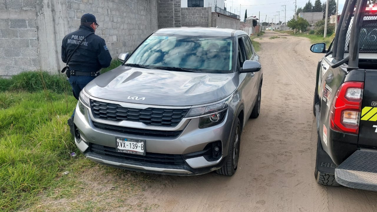 Policía capitalina recuperan automóvil robado mediante violencia en Chiautempan
