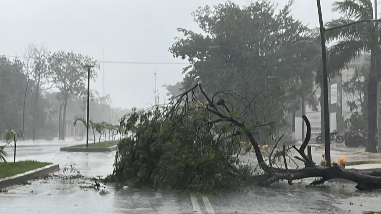 Beryl tocó tierra en Quintana Roo sin grandes daños