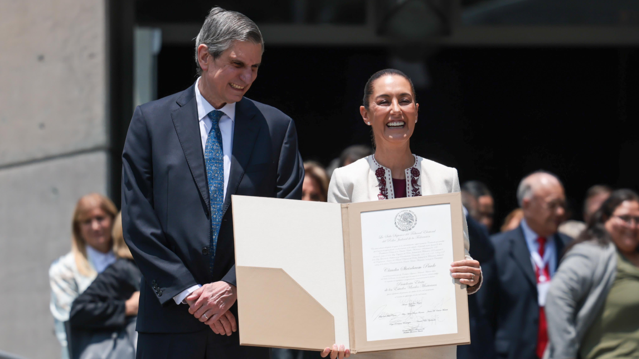 Claudia Sheinbaum recibe constancia como presidenta electa de México por parte del tribunal electoral