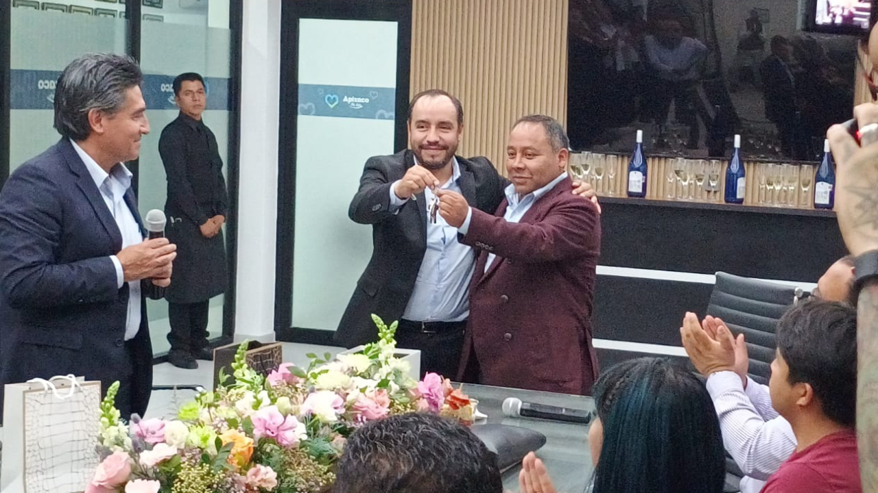 Pablo Badillo entrega la presidencia municipal de Apizaco a Javier Rivera