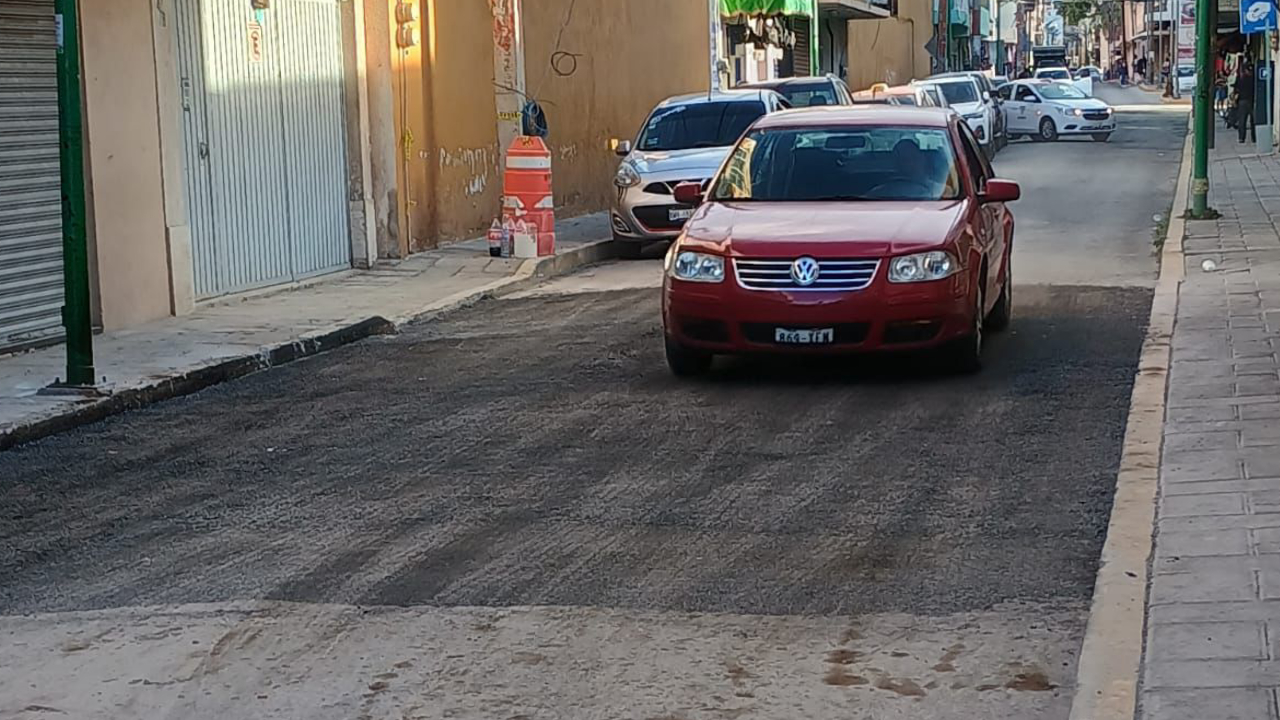 Reabren circulación en Chiautempan tras reparar socavón